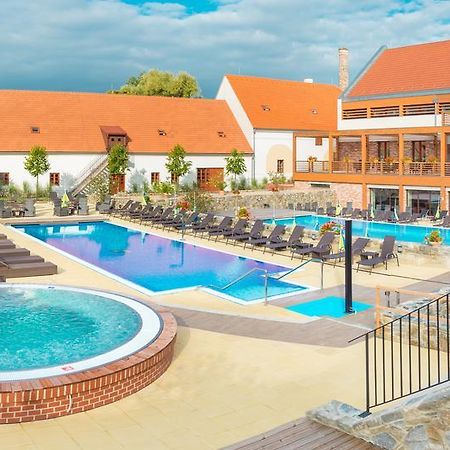 Hotel Zamek Valec Vladislav Buitenkant foto