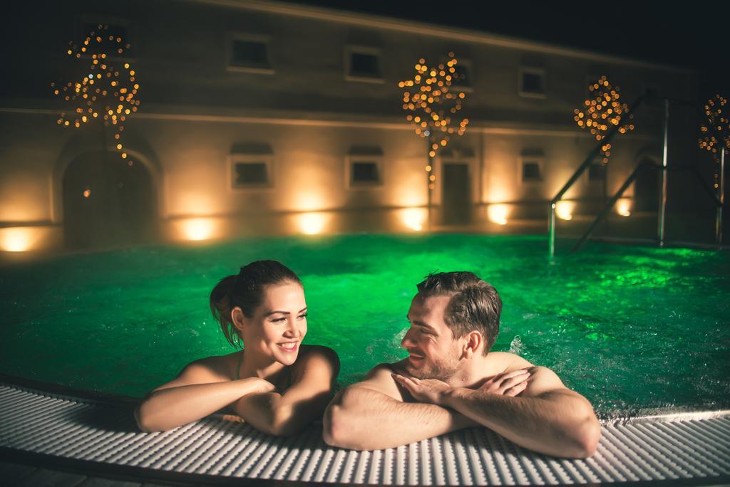 Hotel Zamek Valec Vladislav Buitenkant foto