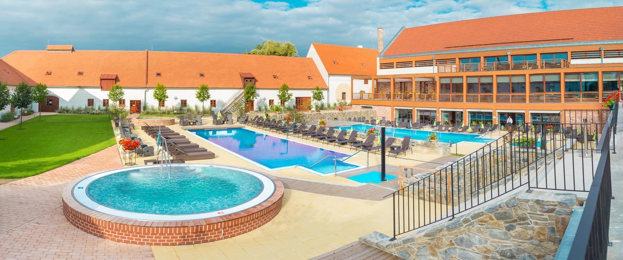 Hotel Zamek Valec Vladislav Buitenkant foto