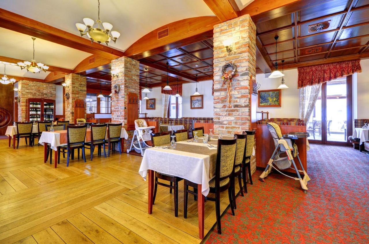 Hotel Zamek Valec Vladislav Buitenkant foto
