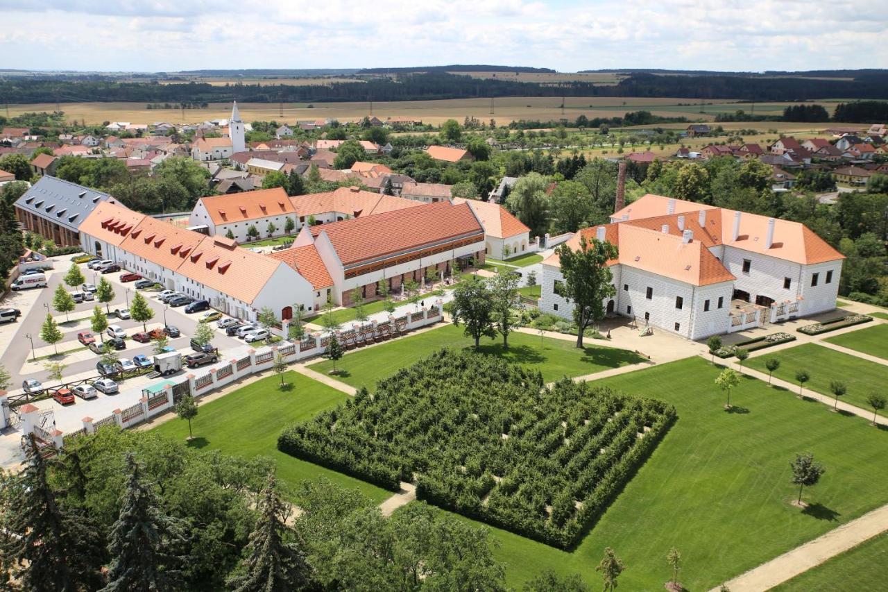 Hotel Zamek Valec Vladislav Buitenkant foto