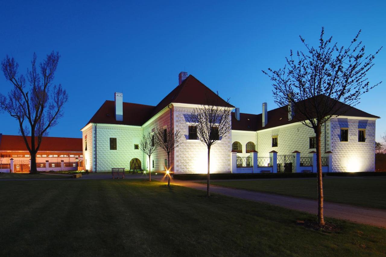 Hotel Zamek Valec Vladislav Buitenkant foto