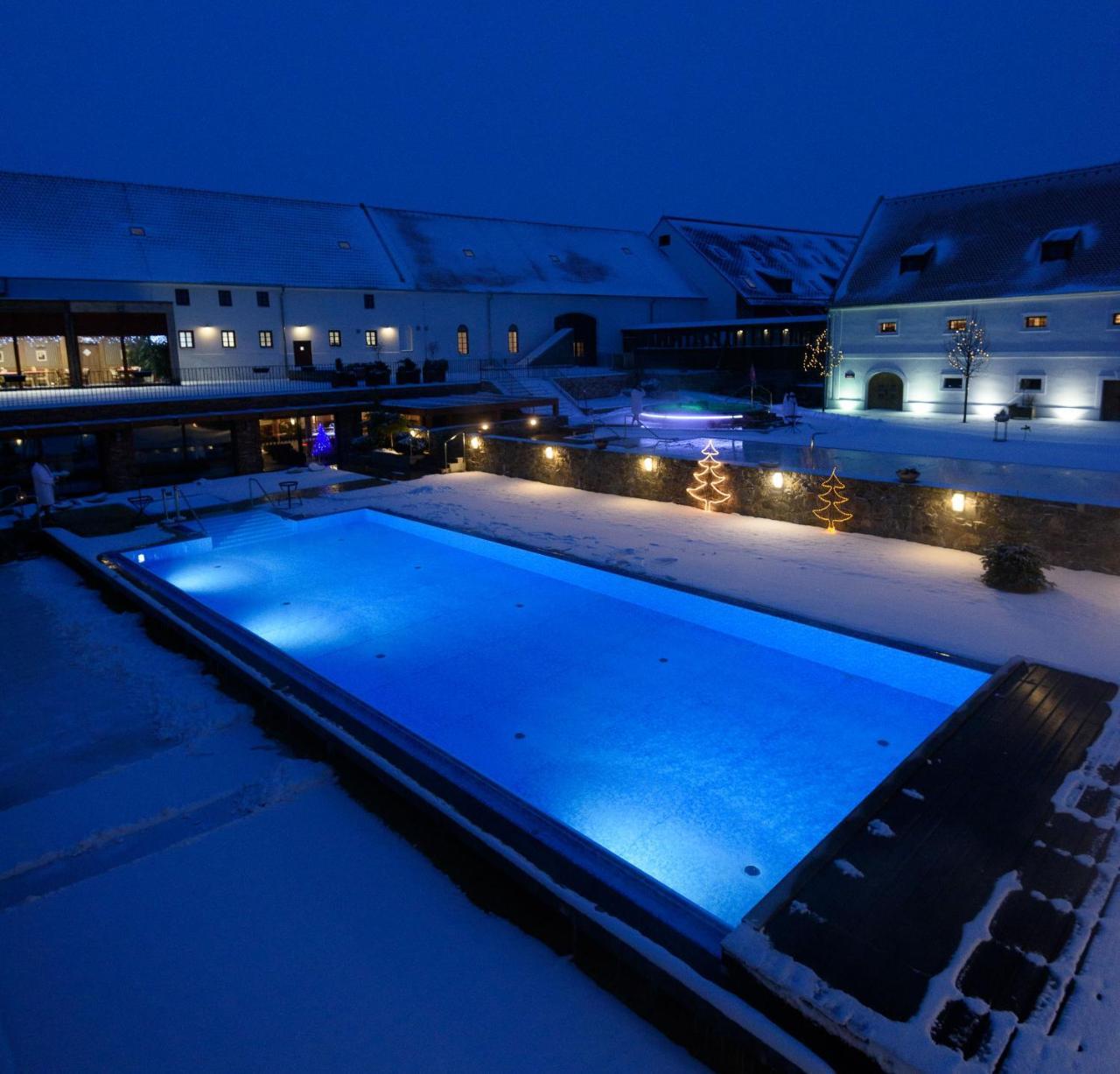 Hotel Zamek Valec Vladislav Buitenkant foto
