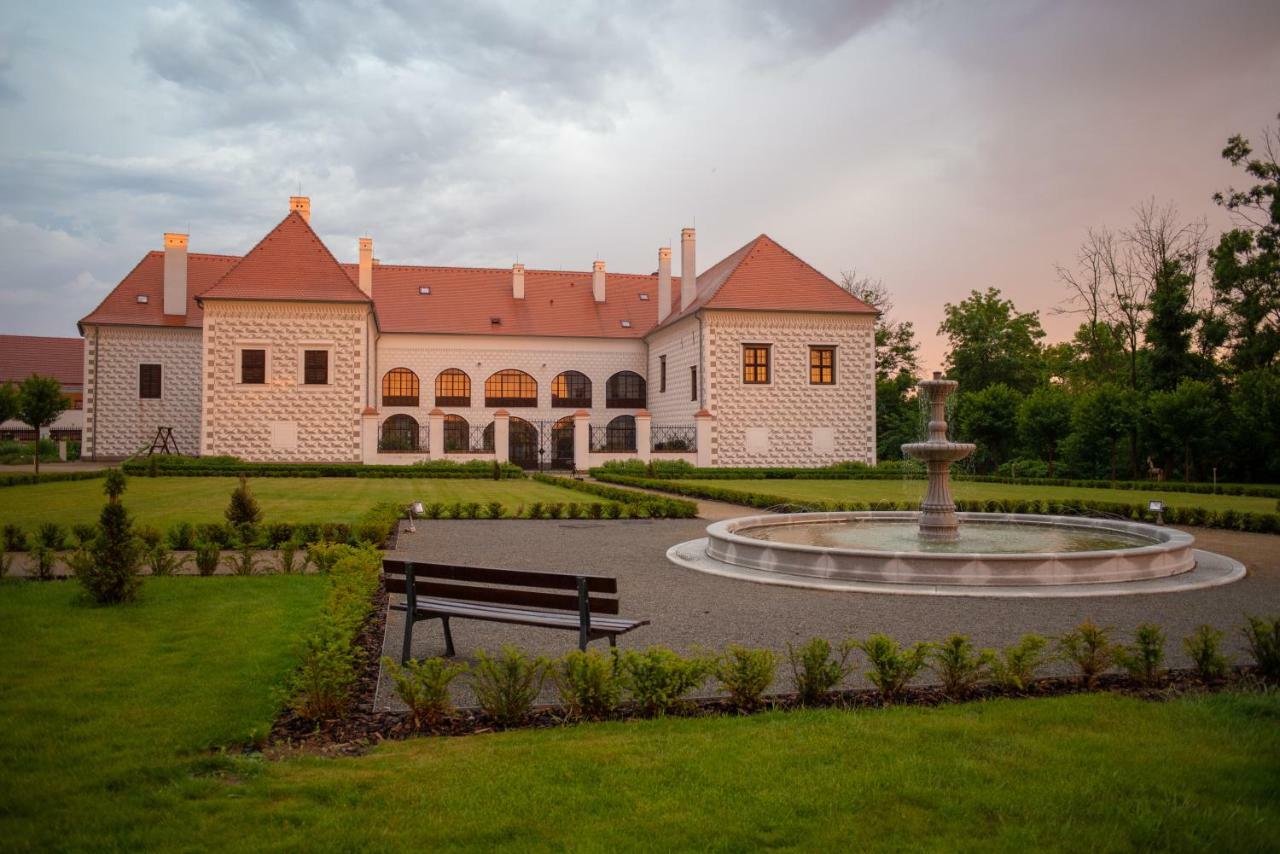 Hotel Zamek Valec Vladislav Buitenkant foto