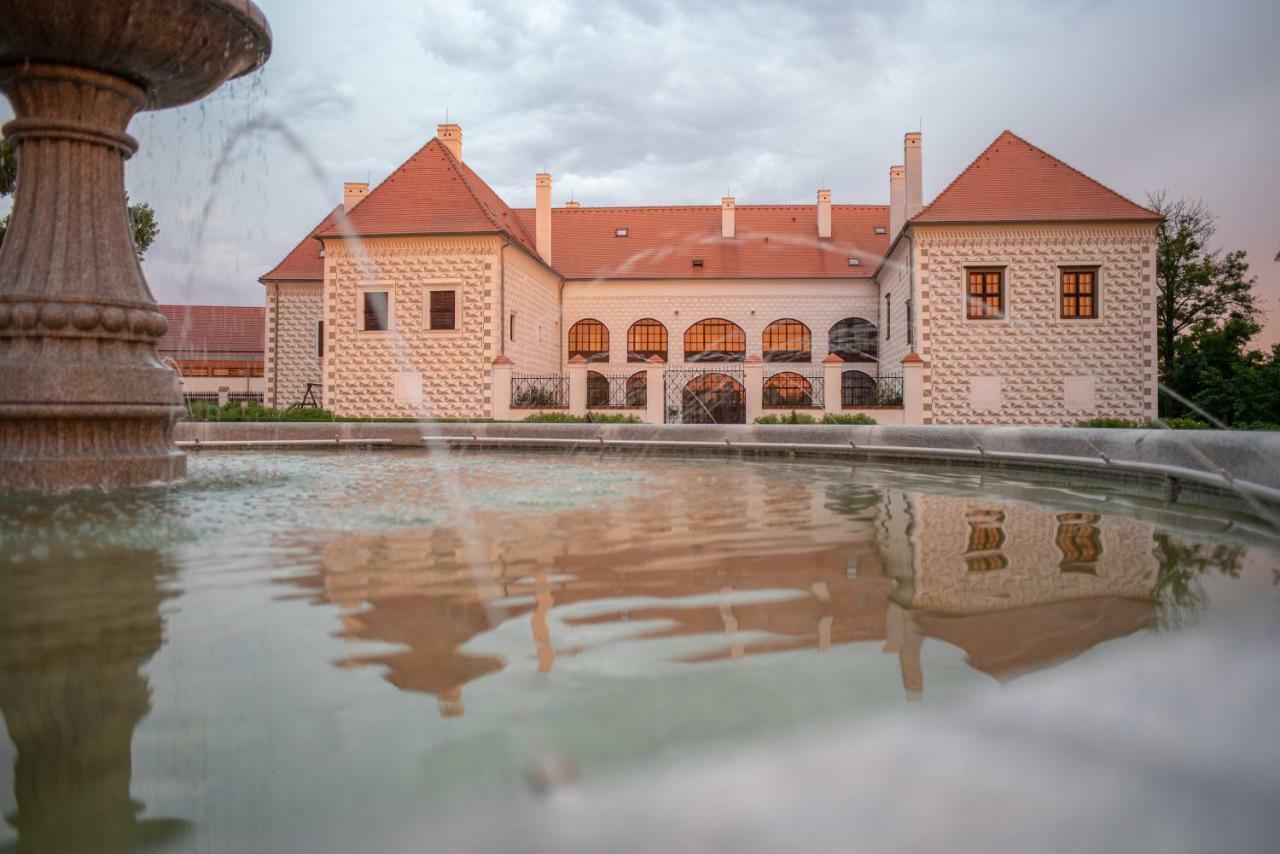 Hotel Zamek Valec Vladislav Buitenkant foto